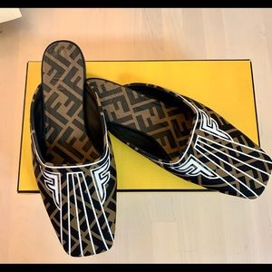 Fendi Flats 
Size US 7 gently used